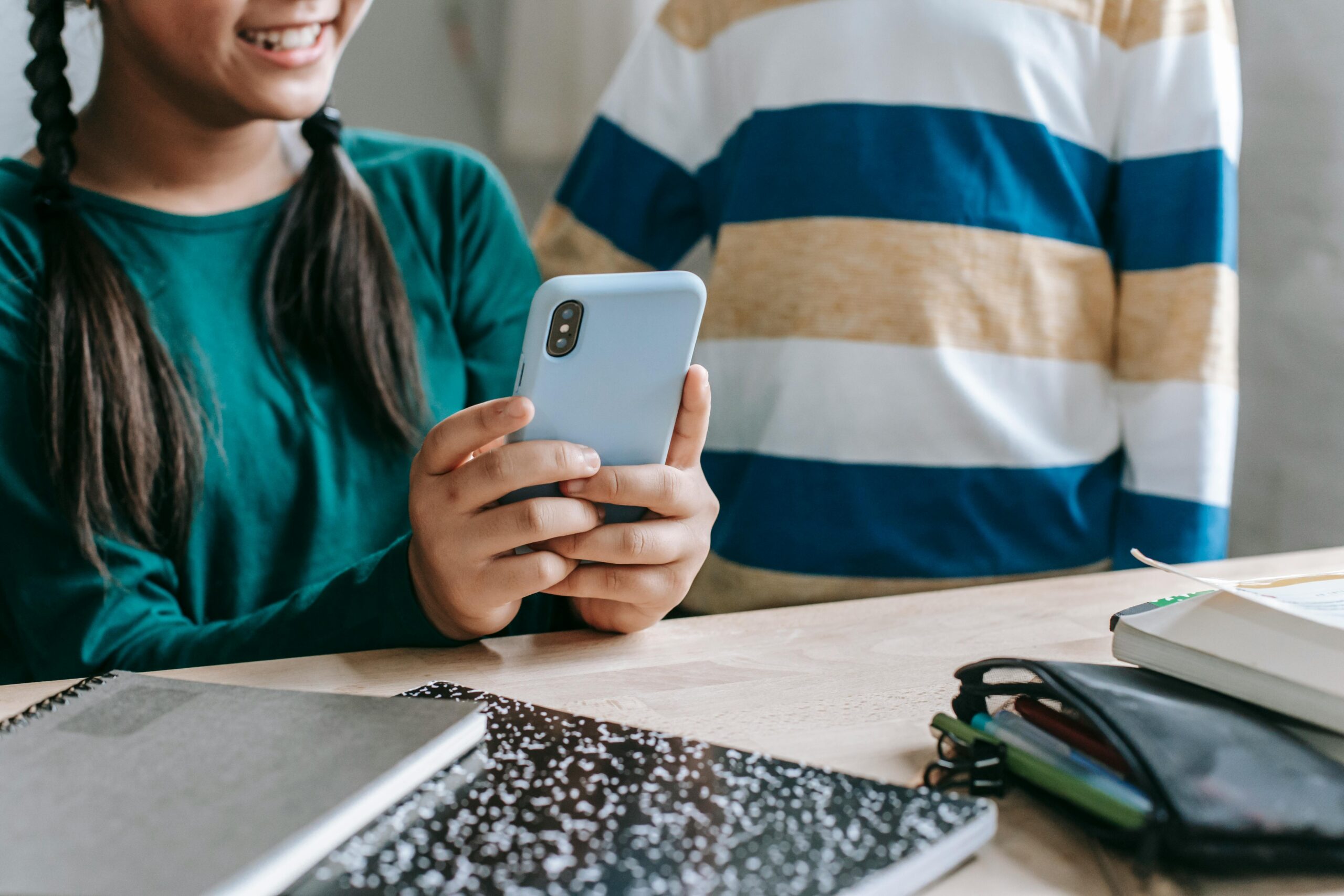 KOMENTÁŘ PRO DR: ČR stále nemá pravidla pro mobily ve školách. Jsme jedni z posledních v Evropě